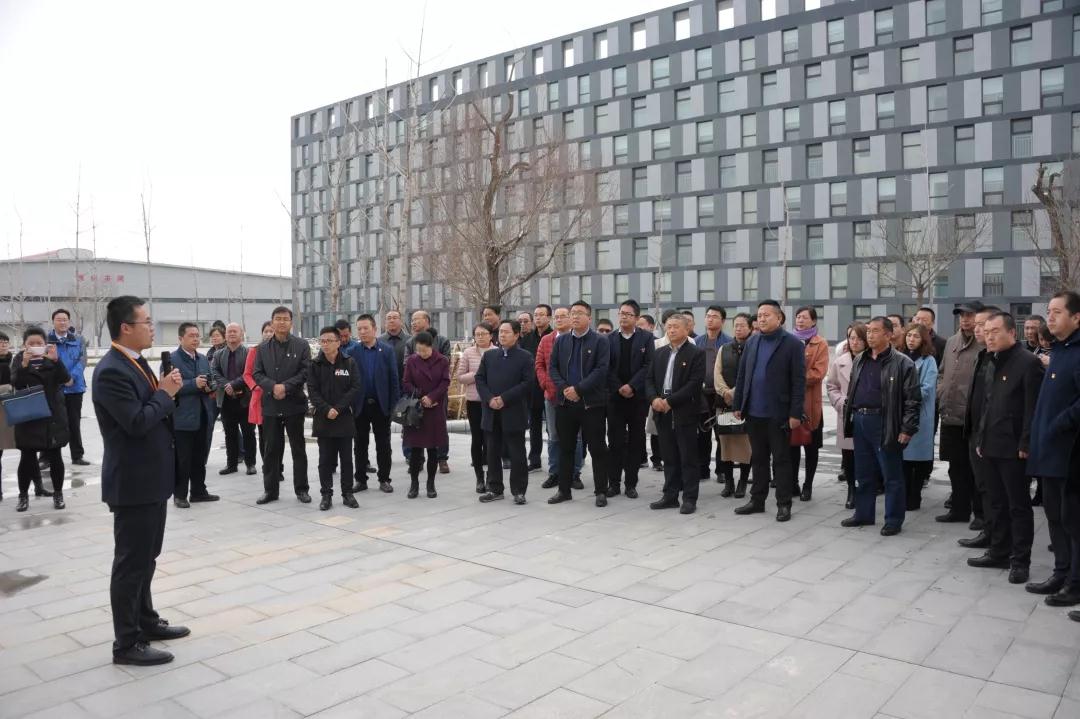 甘肅省第三期黨建強(qiáng)、發(fā)展強(qiáng)非公經(jīng)濟(jì)工作能力提升培訓(xùn)班參觀蘭州新區(qū)“亞太三廠” 項(xiàng)目